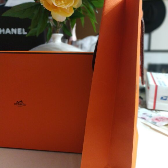 HERMÉS Shopping Bag 11.25 H x 8.5 W - Picture 2 of 5
